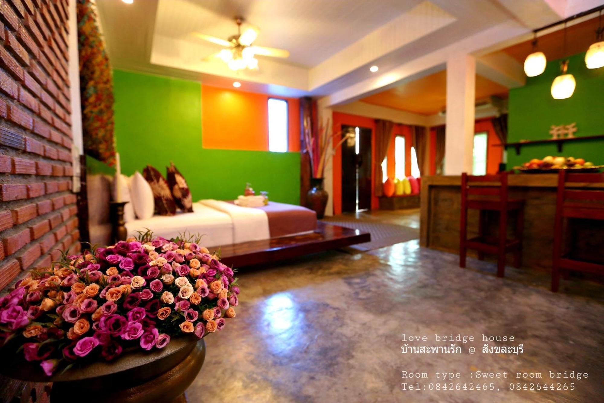 Love Bridge House บ้านสะพานรัก Sangkhla Buri Rum bild